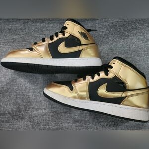 Air Jordan 1 Mid Metallic Gold & Black (GS/Youth 6.5)
